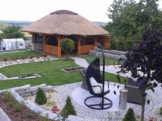Altana drewniana z grillem, AG001, wymiar 5x7m, kolor pinia, pokrycie trzcina, dach 4S, barierka B01, realizacja Ciesielnia, zdjęcie 5