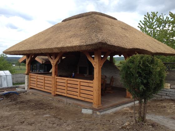 Altana drewniana z grillem, AG001, wymiar 5x7m, kolor pinia, pokrycie trzcina, dach 4S, barierka B01, realizacja Ciesielnia, zdjęcie 12