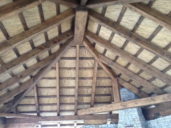 Altana drewniana z grillem, AG003, wymiar 5x7m, kolor orzech, pokrycie trzcina, dach 4S, barierka B02, realizacja Ciesielnia, zdjęcie 13