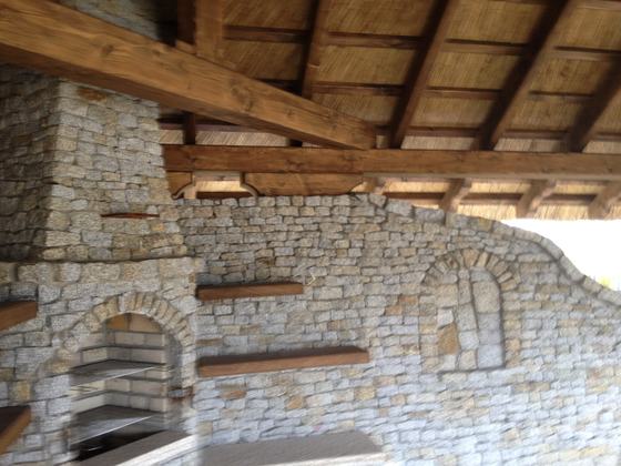 Altana drewniana z grillem, AG003, wymiar 5x7m, kolor orzech, pokrycie trzcina, dach 4S, barierka B02, realizacja Ciesielnia, zdjęcie 14