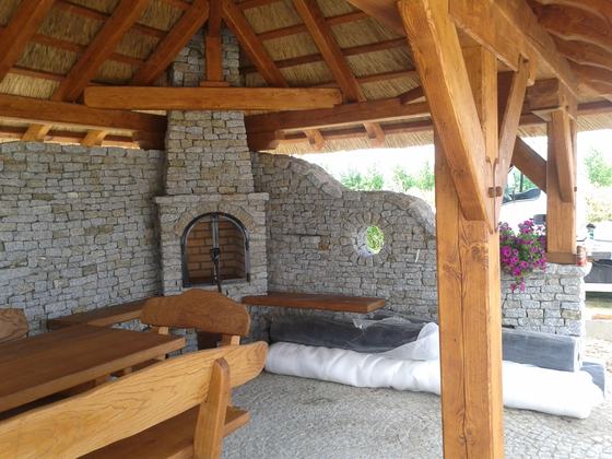 Altana drewniana z grillem, AG004, wymiar 4x6m, kolor orzech, pokrycie trzcina, dach 4S, barierka brak, realizacja Ciesielnia, zdjęcie 14