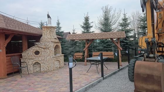 Altana drewniana z grillem, AG005, wymiar 5x6m, kolor teak, pokrycie gont brazowy, dach 4S, barierka B01, realizacja Ciesielnia, zdjęcie 6
