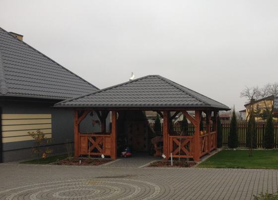 Altana drewniana z grillem, AG006, wymiar 5,4x6,2m, kolor teak, pokrycie blacha, dach 4S, barierka B03, realizacja Ciesielnia, zdjęcie 1