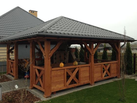 Altana drewniana z grillem, AG006, wymiar 5,4x6,2m, kolor teak, pokrycie blacha, dach 4S, barierka B03, realizacja Ciesielnia, zdjęcie 3