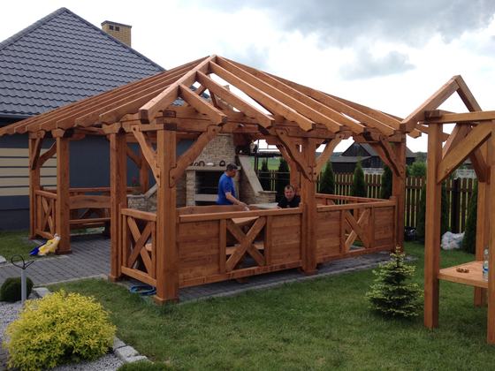 Altana drewniana z grillem, AG006, wymiar 5,4x6,2m, kolor teak, pokrycie blacha, dach 4S, barierka B03, realizacja Ciesielnia, zdjęcie 6