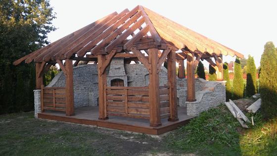Altana drewniana z grillem, AG010, wymiar 5x6m, kolor orzech, pokrycie trzcina, dach 4S, barierka B01, realizacja Ciesielnia, zdjęcie 7