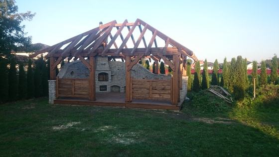 Altana drewniana z grillem, AG010, wymiar 5x6m, kolor orzech, pokrycie trzcina, dach 4S, barierka B01, realizacja Ciesielnia, zdjęcie 9