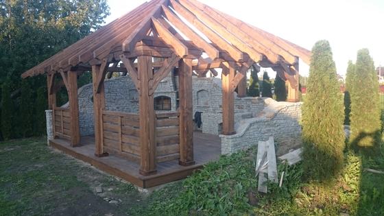 Altana drewniana z grillem, AG010, wymiar 5x6m, kolor orzech, pokrycie trzcina, dach 4S, barierka B01, realizacja Ciesielnia, zdjęcie 10
