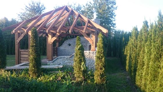Altana drewniana z grillem, AG010, wymiar 5x6m, kolor orzech, pokrycie trzcina, dach 4S, barierka B01, realizacja Ciesielnia, zdjęcie 11