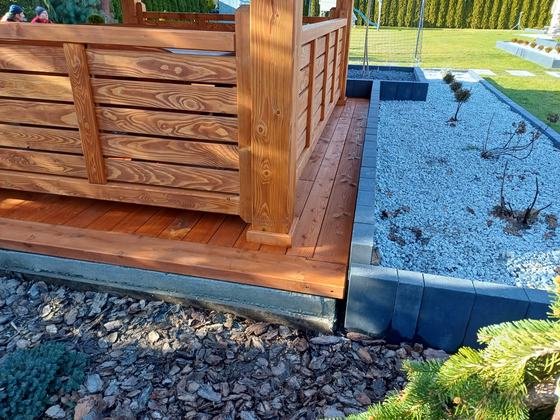 Altana drewniana z grillem, AG013, wymiar 4x6m, kolor teak, pokrycie gont czarny, dach 4S, barierka B02, realizacja Ciesielnia, zdjęcie 7