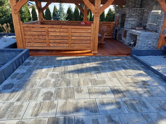 Altana drewniana z grillem, AG013, wymiar 4x6m, kolor teak, pokrycie gont czarny, dach 4S, barierka B02, realizacja Ciesielnia, zdjęcie 9