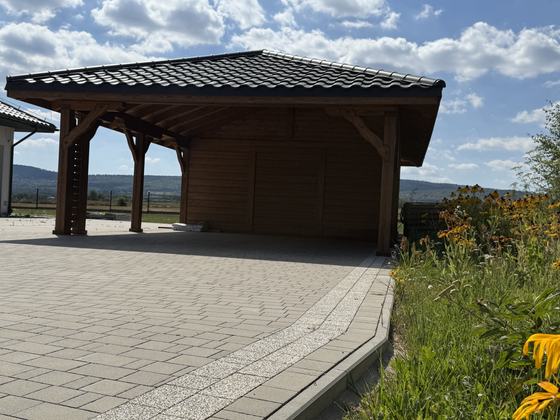 Drewutnia lub konstrukcja użytkowa z drewna, DU002, wymiar 5,6x8,9m, kolor kasztan, pokrycie blacha, barierka B06, realizacja Ciesielnia, zdjęcie 6