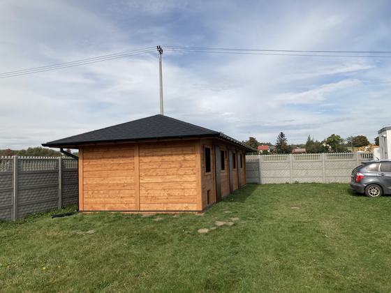 Drewutnia lub konstrukcja użytkowa z drewna, DU003, wymiar 4x12m, kolor teak, pokrycie gont czarny, dach 4S, ściany pelne sciany, realizacja Ciesielnia, zdjęcie 4