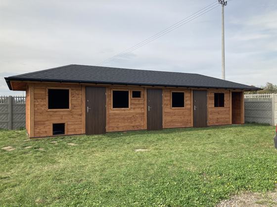 Drewutnia lub konstrukcja użytkowa z drewna, DU003, wymiar 4x12m, kolor teak, pokrycie gont czarny, dach 4S, ściany pelne sciany, realizacja Ciesielnia, zdjęcie 5