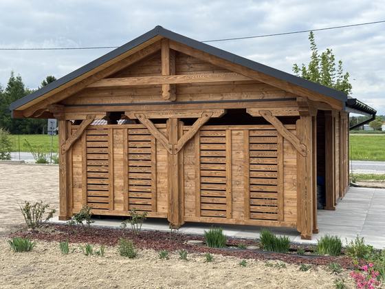 Drewutnia lub konstrukcja użytkowa z drewna, DU004, wymiar 5x8m, kolor orzech, dach 2S, barierka B06+PELNA-SCIANA, realizacja Ciesielnia, zdjęcie 7