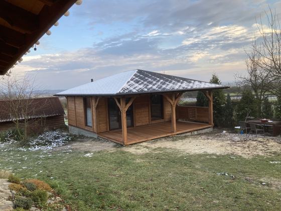 Drewutnia lub konstrukcja użytkowa z drewna, DU005, wymiar 6,6x8m, kolor orzech, pokrycie gont czarny, dach 4S, ściany pelna sciana, realizacja Ciesielnia, zdjęcie 8