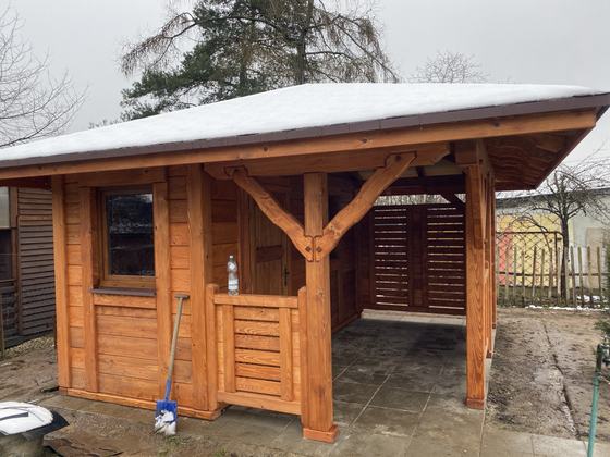 Drewutnia lub konstrukcja użytkowa z drewna, DU006, wymiar 4x4,6m, kolor teak, dach 4S, barierka B06+PELNA-SCIANA, realizacja Ciesielnia, zdjęcie 3