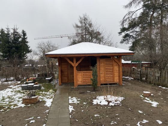 Drewutnia lub konstrukcja użytkowa z drewna, DU006, wymiar 4x4,6m, kolor teak, dach 4S, barierka B06+PELNA-SCIANA, realizacja Ciesielnia, zdjęcie 7