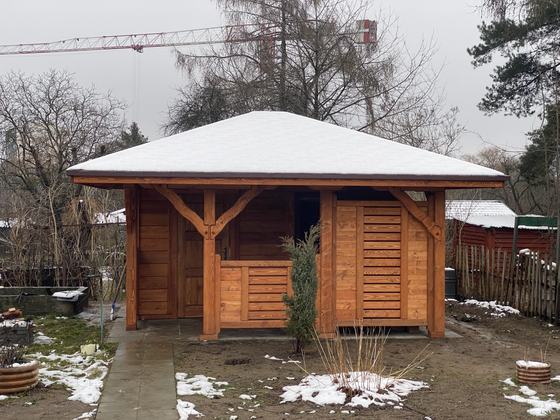 Drewutnia lub konstrukcja użytkowa z drewna, DU006, wymiar 4x4,6m, kolor teak, dach 4S, barierka B06+PELNA-SCIANA, realizacja Ciesielnia, zdjęcie 8
