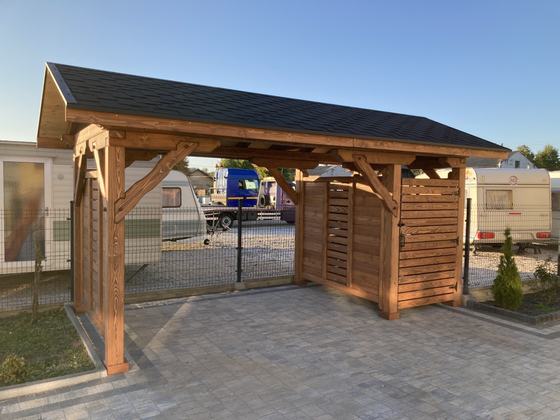 Drewutnia lub konstrukcja użytkowa z drewna, DU007, wymiar 2x4m, kolor orzech, dach 2S, barierka B06, realizacja Ciesielnia, zdjęcie 1