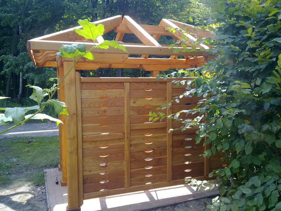 Drewutnia lub konstrukcja użytkowa z drewna, DU010, wymiar 1,8x2,5m, kolor pinia, pokrycie gont brazowy, dach 4S, ściany sciana azurowa, realizacja Ciesielnia, zdjęcie 3