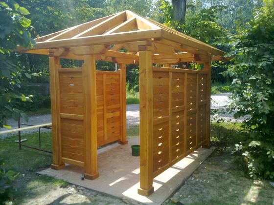 Drewutnia lub konstrukcja użytkowa z drewna, DU010, wymiar 1,8x2,5m, kolor pinia, pokrycie gont brazowy, dach 4S, ściany sciana azurowa, realizacja Ciesielnia, zdjęcie 6