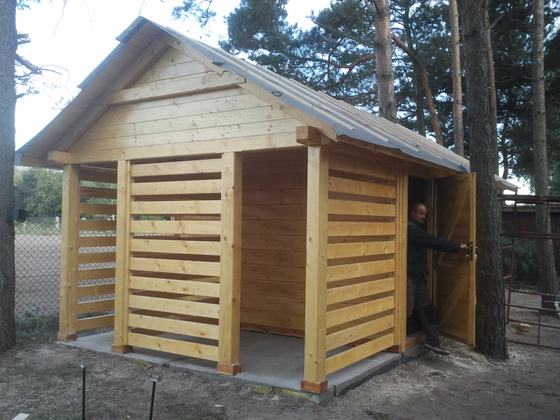 Drewutnia lub konstrukcja użytkowa z drewna, DU011, wymiar 4,1x6m, kolor sosna, dach 2S, barierka B01+PELNA-SCIANA, realizacja Ciesielnia, zdjęcie 1