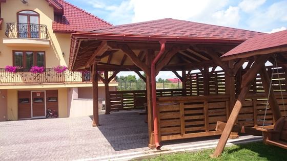 Garaż drewniany lub wiata garażowa, G004, wymiar 6x6m, kolor kasztan, pokrycie gont czerwony, dach 4S, rodzaj otwarty, realizacja Ciesielnia, zdjęcie 3