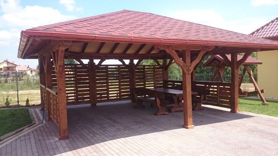 Garaż drewniany lub wiata garażowa, G004, wymiar 6x6m, kolor kasztan, pokrycie gont czerwony, dach 4S, rodzaj otwarty, realizacja Ciesielnia, zdjęcie 4