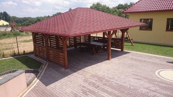 Garaż drewniany lub wiata garażowa, G004, wymiar 6x6m, kolor kasztan, pokrycie gont czerwony, dach 4S, rodzaj otwarty, realizacja Ciesielnia, zdjęcie 6