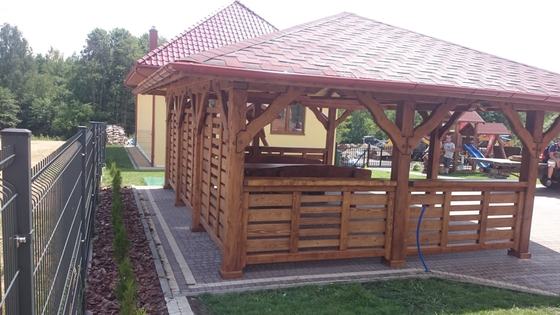 Garaż drewniany lub wiata garażowa, G004, wymiar 6x6m, kolor kasztan, pokrycie gont czerwony, dach 4S, rodzaj otwarty, realizacja Ciesielnia, zdjęcie 7