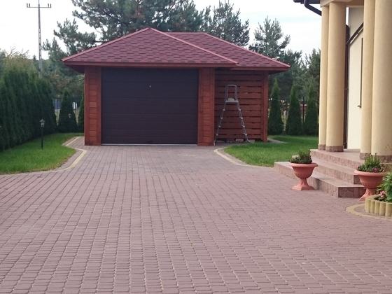 Garaż drewniany lub wiata garażowa, G005, wymiar 6x6m, kolor teak, pokrycie gont czerwony, dach 4S, realizacja Ciesielnia, zdjęcie 1