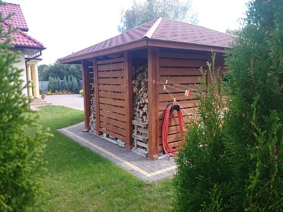 Garaż drewniany lub wiata garażowa, G005, wymiar 6x6m, kolor teak, pokrycie gont czerwony, dach 4S, realizacja Ciesielnia, zdjęcie 4
