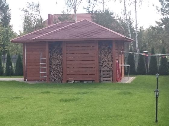 Garaż drewniany lub wiata garażowa, G005, wymiar 6x6m, kolor teak, pokrycie gont czerwony, dach 4S, realizacja Ciesielnia, zdjęcie 6