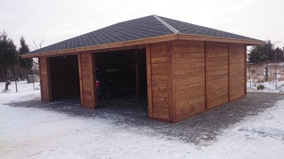 Garaż drewniany lub wiata garażowa, G007, wymiar 6,5x9m, kolor orzech, pokrycie gont szary, dach 4S, rodzaj zamkniety, realizacja Ciesielnia, zdjęcie 1