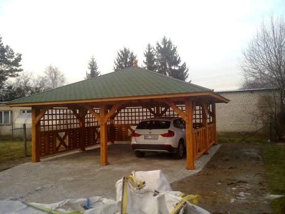Garaż drewniany lub wiata garażowa, G011, wymiar 6x6m, kolor dąb, pokrycie gont zielony, dach 4S, barierka B04, rodzaj otwarty, realizacja Ciesielnia, zdjęcie 2