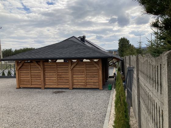 Garaż drewniany lub wiata garażowa, G021, wymiar 5,8x6,2m, kolor orzech, pokrycie gont czarny, dach 4S, rodzaj otwarty, realizacja Ciesielnia, zdjęcie 8