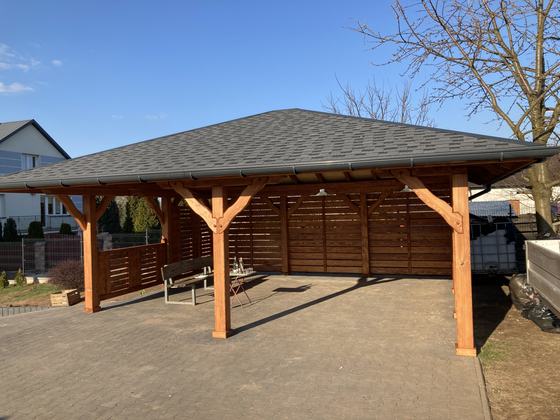 Garaż drewniany lub wiata garażowa, G023, wymiar 6x6,6m, kolor teak, pokrycie gont szary, dach 4S, rodzaj otwarty, realizacja Ciesielnia, zdjęcie 1