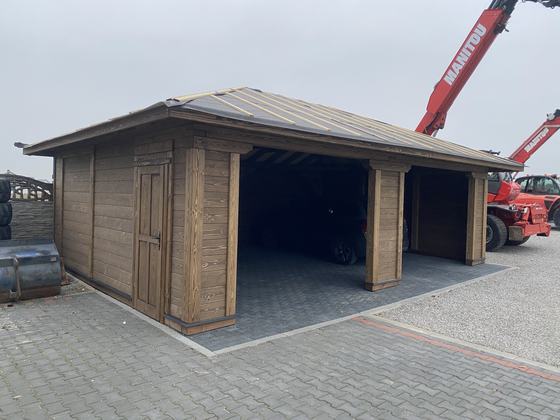 Garaż drewniany lub wiata garażowa, G028, wymiar 5,7x8,2m, kolor orzech, dach 4S, rodzaj zamkniety, realizacja Ciesielnia, zdjęcie 1