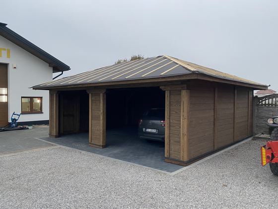 Garaż drewniany lub wiata garażowa, G028, wymiar 5,7x8,2m, kolor orzech, dach 4S, rodzaj zamkniety, realizacja Ciesielnia, zdjęcie 3