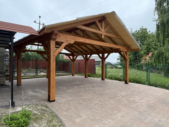 Garaż drewniany lub wiata garażowa, G031, wymiar 6,3x6,5m, kolor teak, pokrycie gont drewniany, dach 2S, rodzaj otwarty, realizacja Ciesielnia, zdjęcie 1