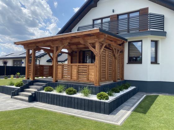 Taras lub zadaszenie drewniane, T001, wymiar 5x6,1m, kolor teak, pokrycie poliweglan, dach 1S, barierka B06, realizacja Ciesielnia, zdjęcie 5