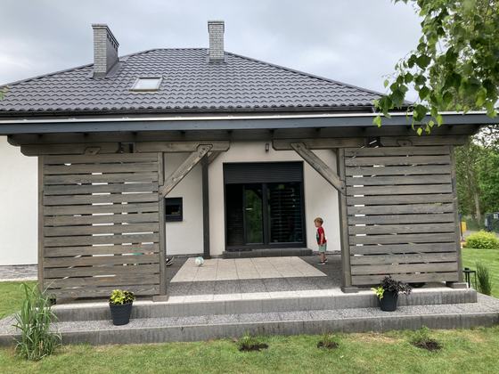 Taras lub zadaszenie drewniane, T004, wymiar 4,5x6,5m, kolor antracyt, pokrycie poliweglan, dach 1S, barierka B08, realizacja Ciesielnia, zdjęcie 3