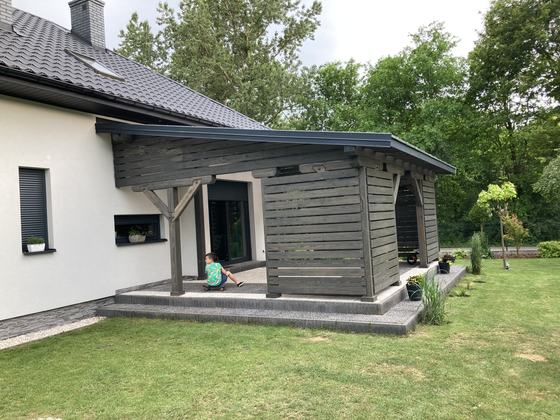Taras lub zadaszenie drewniane, T004, wymiar 4,5x6,5m, kolor antracyt, pokrycie poliweglan, dach 1S, barierka B08, realizacja Ciesielnia, zdjęcie 7