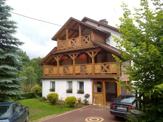 Taras lub zadaszenie drewniane, T007, wymiar 2,5x9,5m, kolor orzech, pokrycie blacha, dach WS, barierka B03, realizacja Ciesielnia, zdjęcie 3
