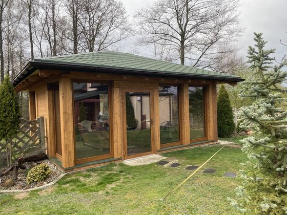 Taras lub zadaszenie drewniane, T008, wymiar 5x6m, kolor teak, pokrycie gont zielony, dach 4S, realizacja Ciesielnia, zdjęcie 5