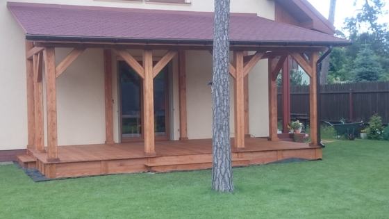 Taras lub zadaszenie drewniane, T023, wymiar 3x6m, kolor teak, pokrycie gont czerwony, dach 1S, realizacja Ciesielnia, zdjęcie 1