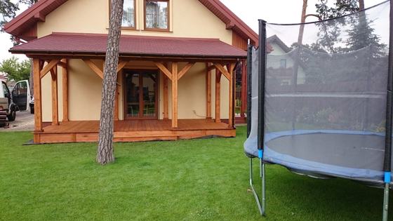 Taras lub zadaszenie drewniane, T023, wymiar 3x6m, kolor teak, pokrycie gont czerwony, dach 1S, realizacja Ciesielnia, zdjęcie 5