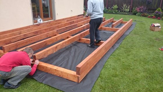 Taras lub zadaszenie drewniane, T023, wymiar 3x6m, kolor teak, pokrycie gont czerwony, dach 1S, realizacja Ciesielnia, zdjęcie 9