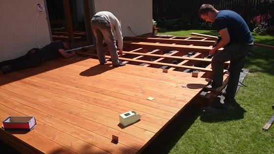 Taras lub zadaszenie drewniane, T023, wymiar 3x6m, kolor teak, pokrycie gont czerwony, dach 1S, realizacja Ciesielnia, zdjęcie 10